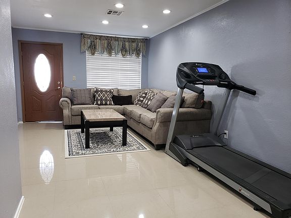 3rd image of 2747 W Heatherbrae Dr