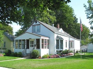 809 Oak St, Grand Forks, ND 58201