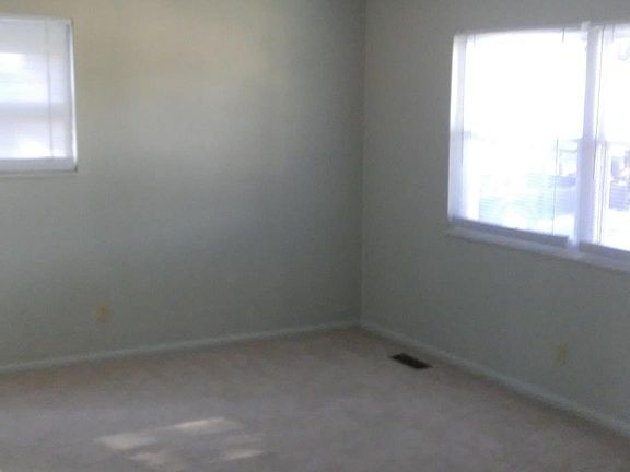 4th image of 103 Dogwood St