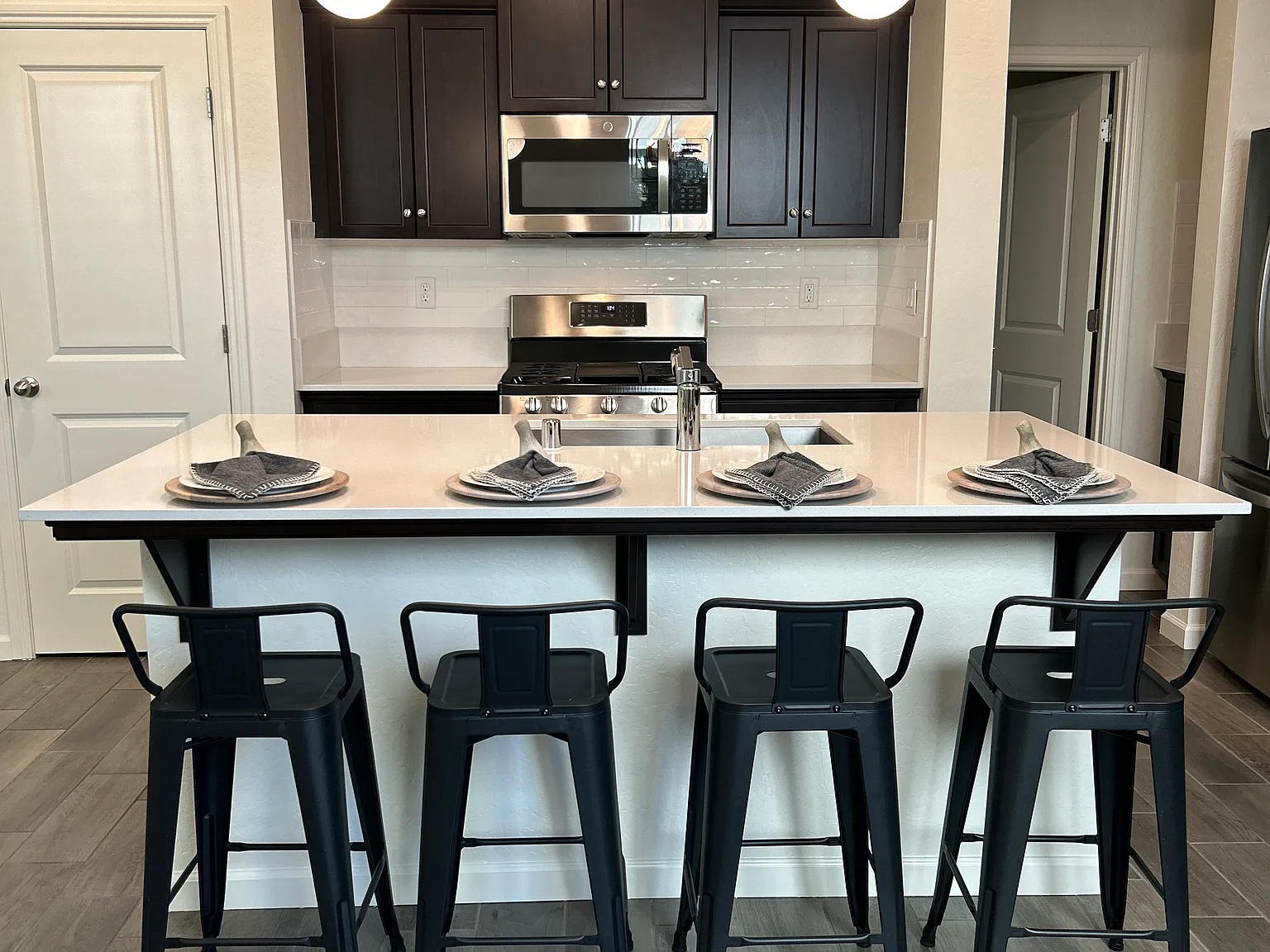 3 bed, 2.5 bath, 1651 sqft, $2,500 — Photo 3
