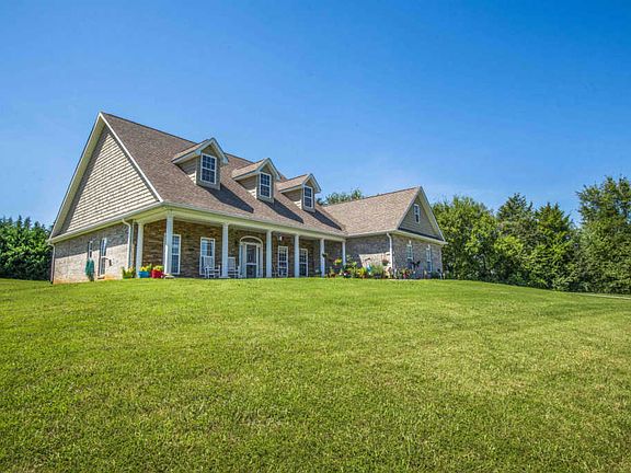 2nd image of 2916 Silver Brook Ln