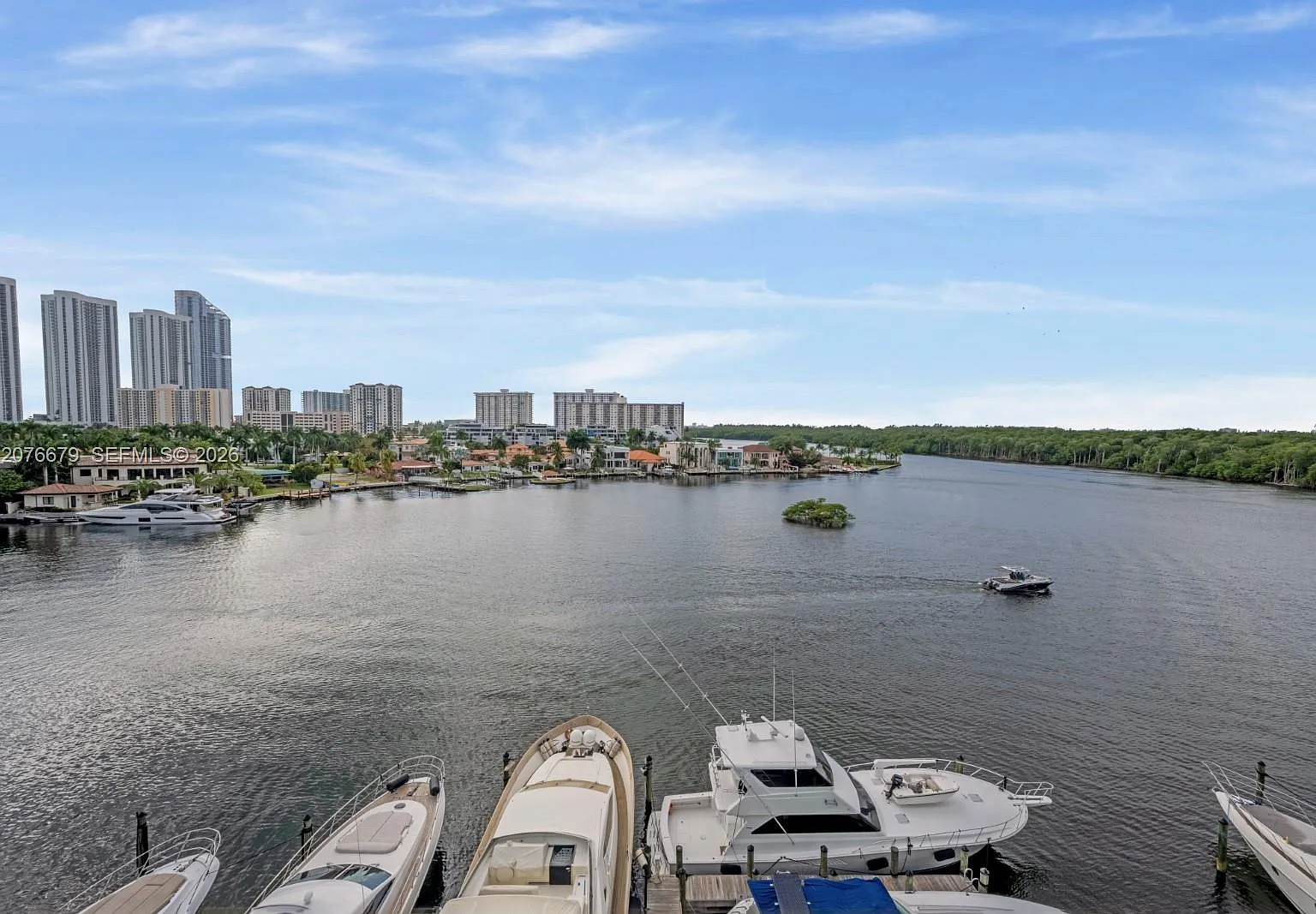 400 Sunny Isles Condo Wes — Photo 1