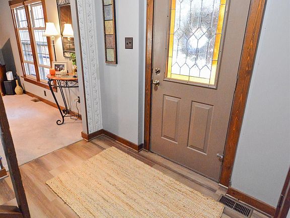 2nd image of 3843 Pershing Dr