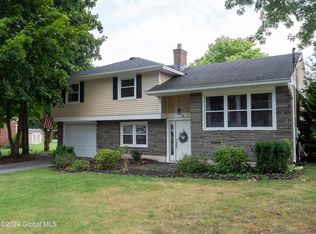 5 Lillian Dr, Glenville, NY 12302