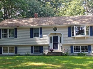 17 Raymond Rd, Topsham, ME 04086