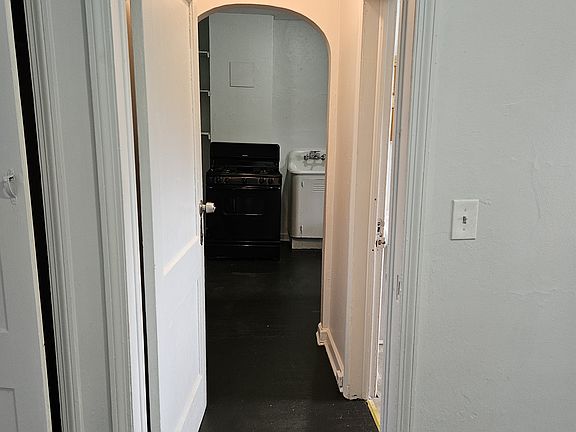 4th image of 105 Pennsylvania Ave #1R
