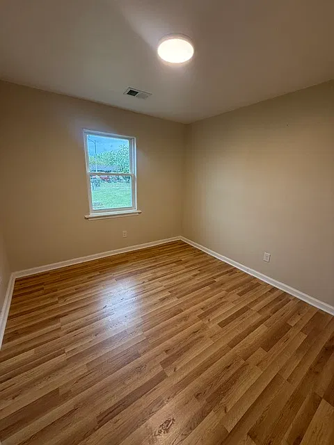 3 bed, 1300 sqft, $1,650 — Photo 4