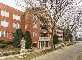 8650 N Shermer Rd APT 101, Niles, IL 60714