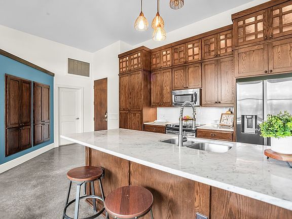 5th image of 2502 Live Oak St APT 218