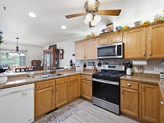 5th image of 183 Pine Ridge COURT