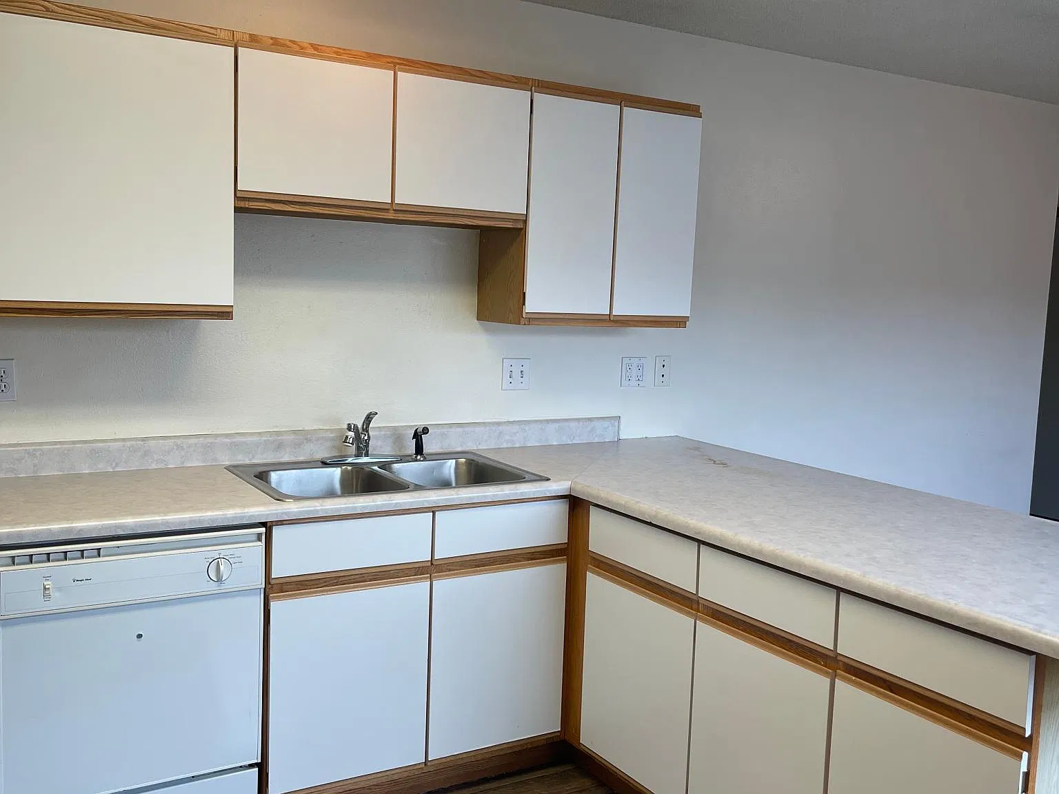 4 bed, 1000 sqft, $2,373 — Photo 4