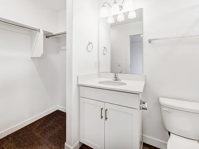 1073 E Waterway Ln — Photo 12