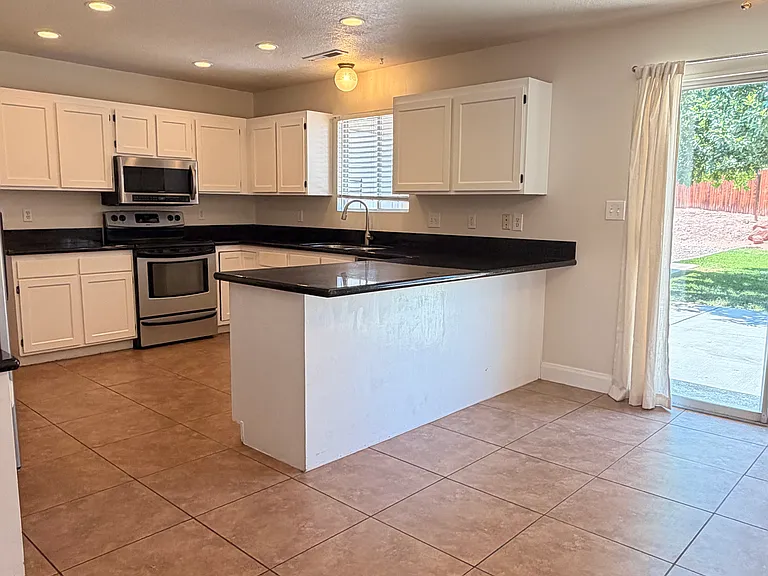1743 W Green Valley Ln — Photo 16