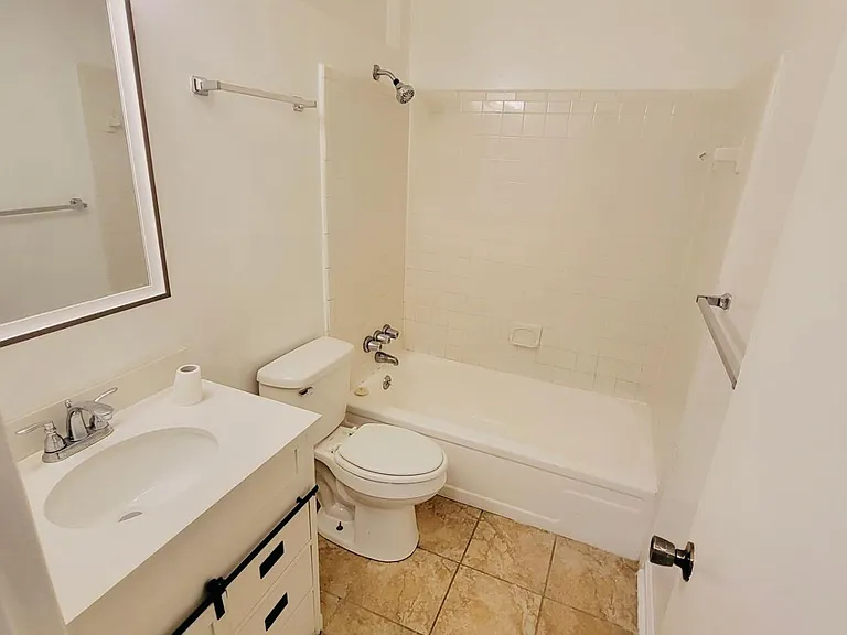 2871 Glenn Hills Cir #B — Photo 10