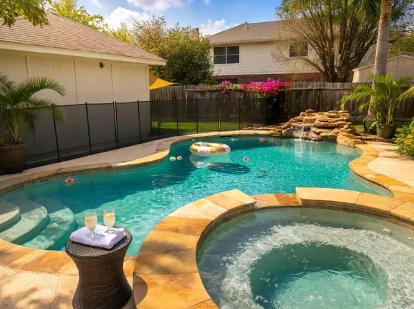 15922 Cutten Rd, Houston, TX 77070