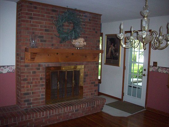 2nd image of 325 Claymore Blvd