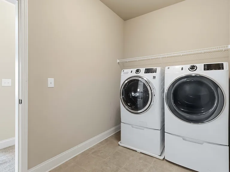 310 Strasburg Dr — Photo 23