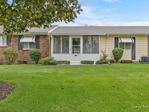 5832 Leisure South Dr SE, Kentwood, MI 49548