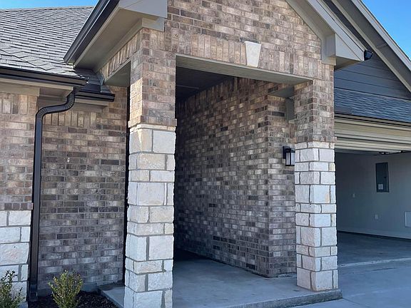 2nd image of 700 Pikes Pl