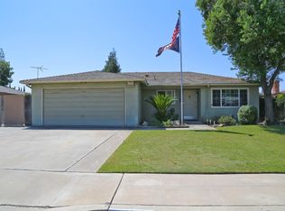 1724 Sussex Ave, Clovis, CA 93611