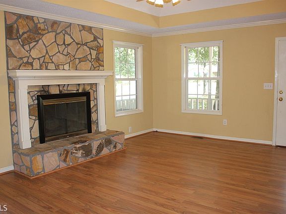 3rd image of 94 Westmoreland Dr