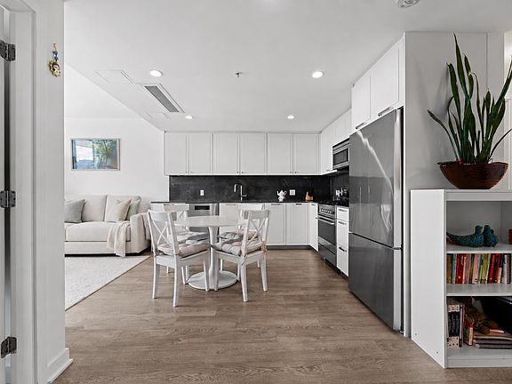 5th image of 1401 Hunter St #704