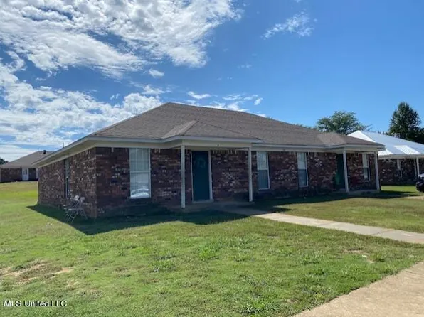 314 Lisa Cv #A & B, Senatobia, MS 38668