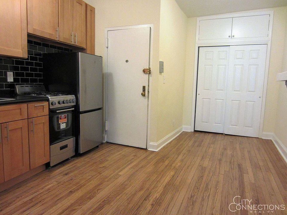 2nd image of 5 Jane St APT 3R