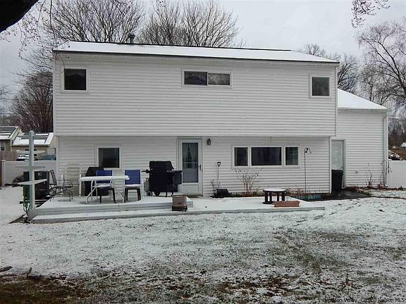 3rd image of 7 Edgewood Dr