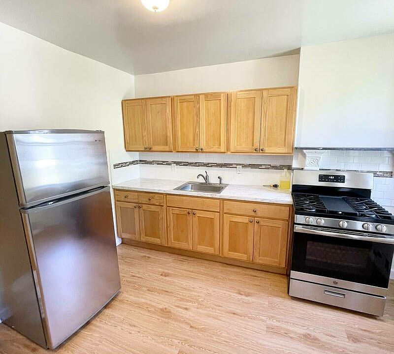 1st image of 589 Park Pl #21