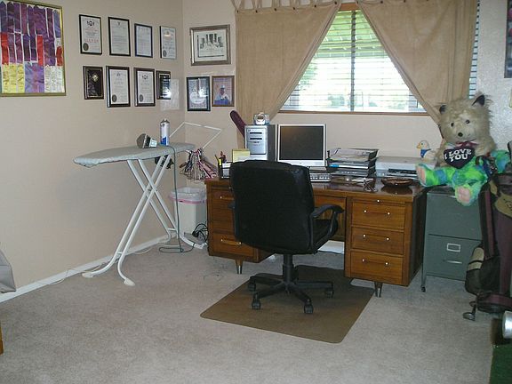 3rd bedroom/computer room