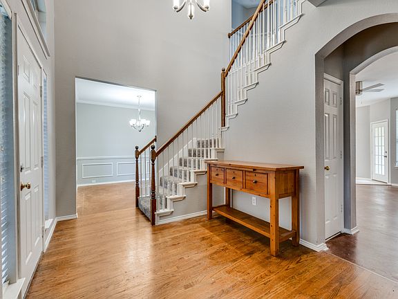 4th image of 8121 Pioneer Dr