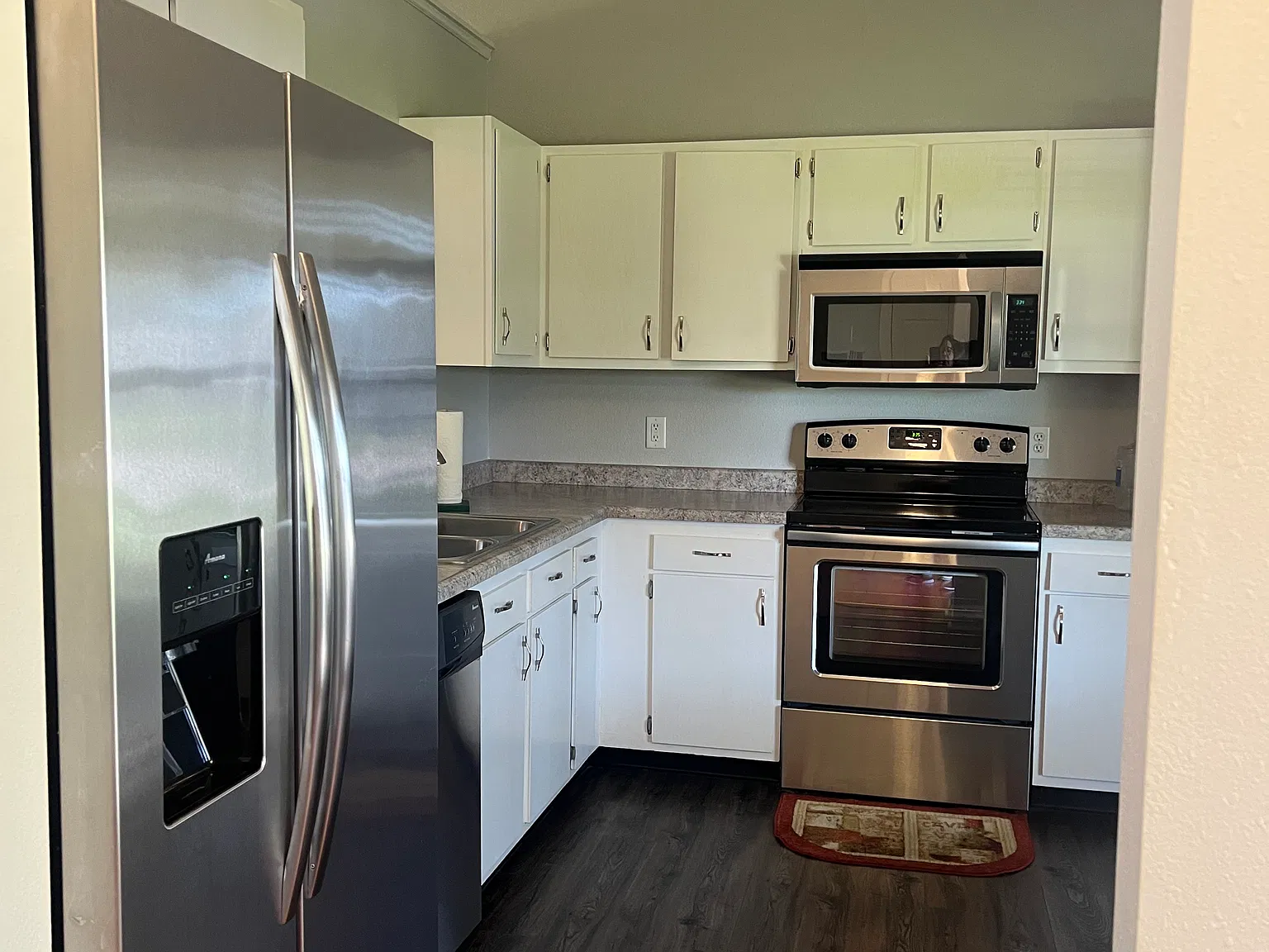 3 bed, 1175 sqft, $2,200 — Photo 2