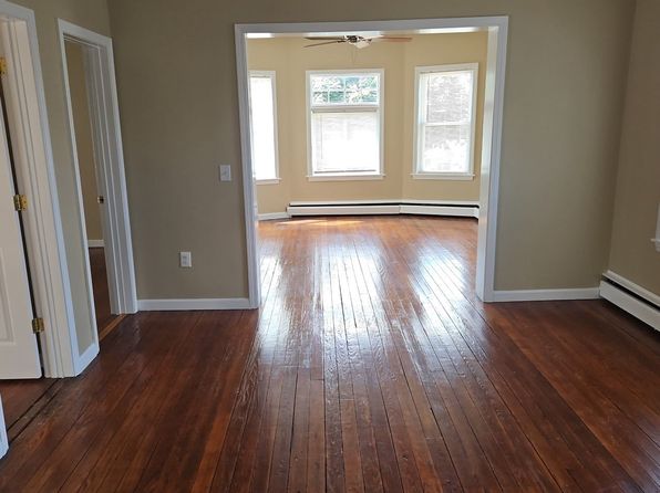 686 Prospect St FLOOR 2