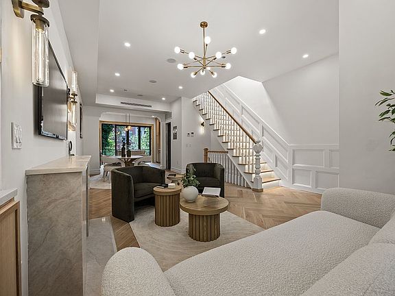 5th image of 394 Bainbridge St