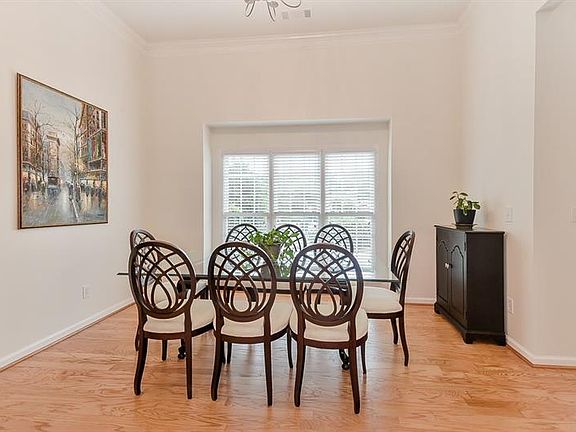3rd image of 275 Somerset Ct