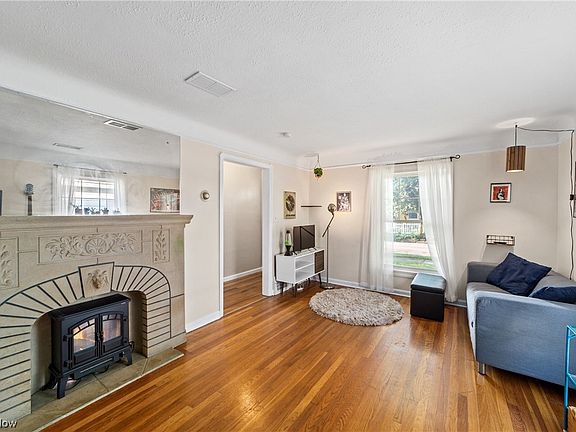 3rd image of 13218 Tyler Ave