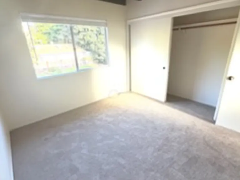 Hillcrest Dr — Photo 9