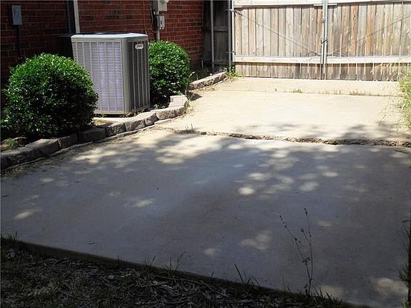 3rd image of 1512 Warwick Dr