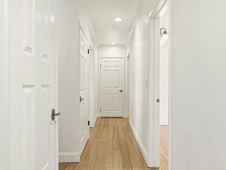 20305 Aetna St — Photo 34