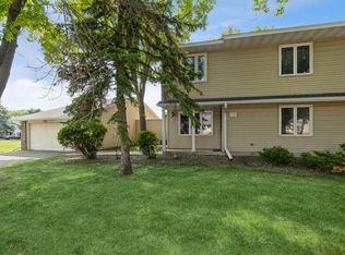 9398 Ranchview Ln N, Maple Grove, MN 55369