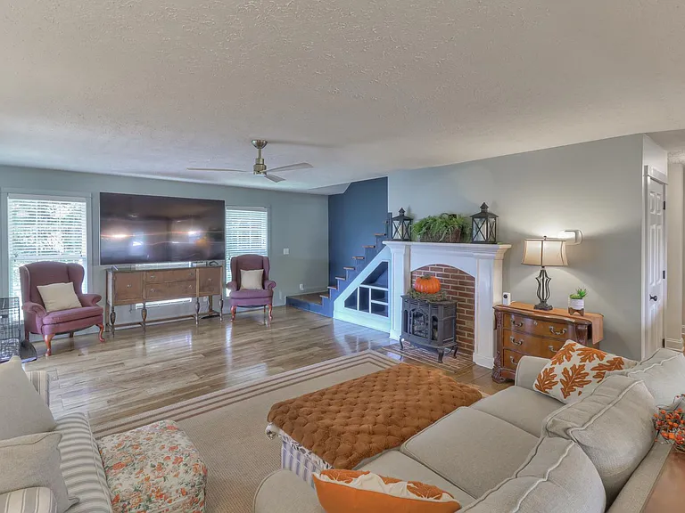 1236 Hunters Point Ln — Photo 22
