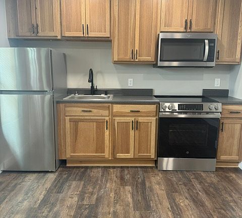 5th image of 109 N Monroe St #B