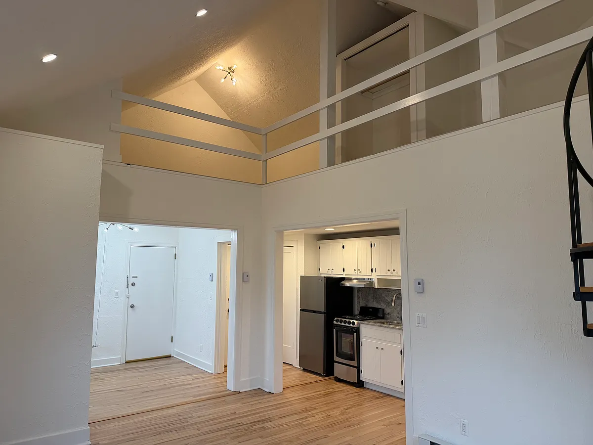 Building Photo - 17-19 Leroy Pl #3E