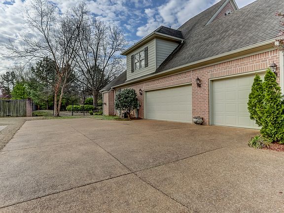 4th image of 8801 River Hollow Dr