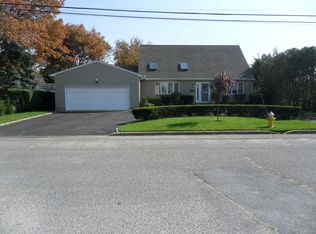8 Berger Ave, Amityville, NY 11701