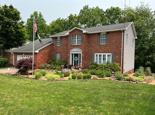 300 Flintwood Dr, Marietta, OH 45750