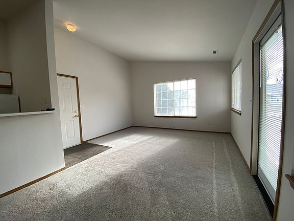 2nd image of 145 N 18 E APT E18