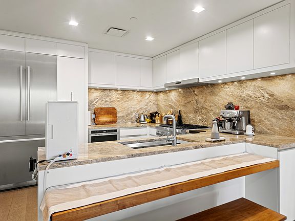 3rd image of 324 Adolphus Ave #612