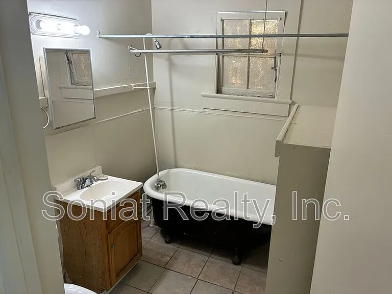 1910 Dublin St — Photo 4